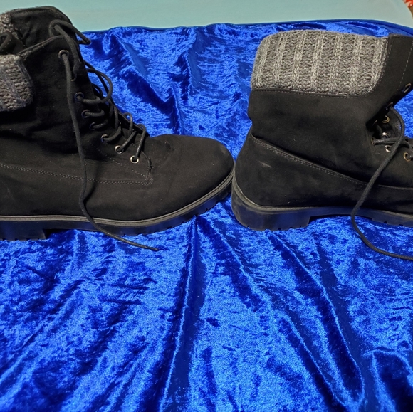 Women's Winter Boots - Picture 2 of 4